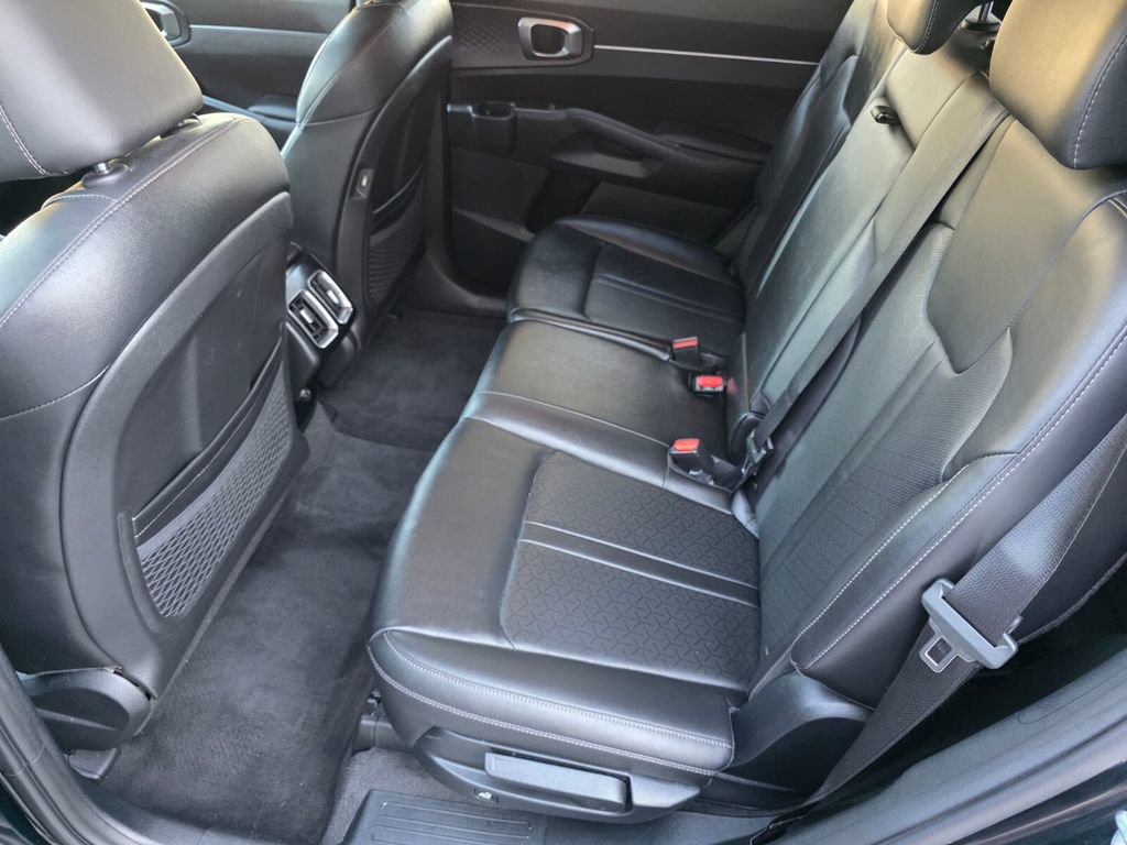 Used 2022 Kia Sorento S image 13