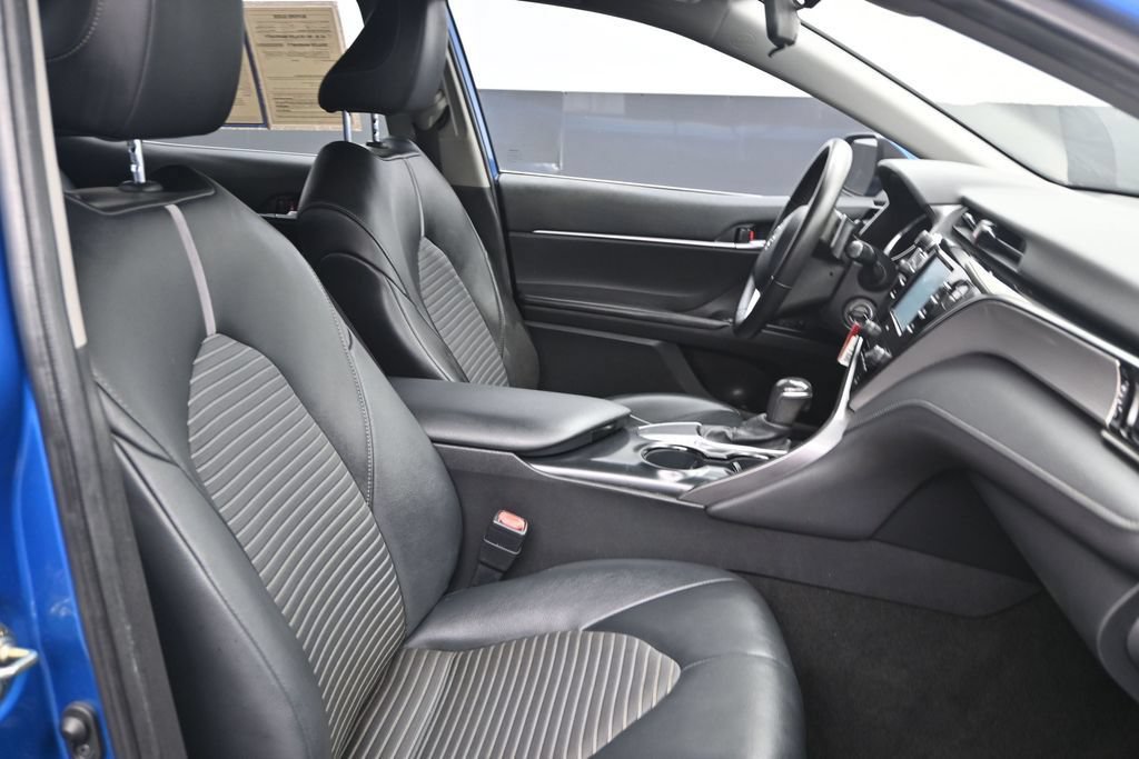Used 2020 Toyota Camry SE FWD image 11