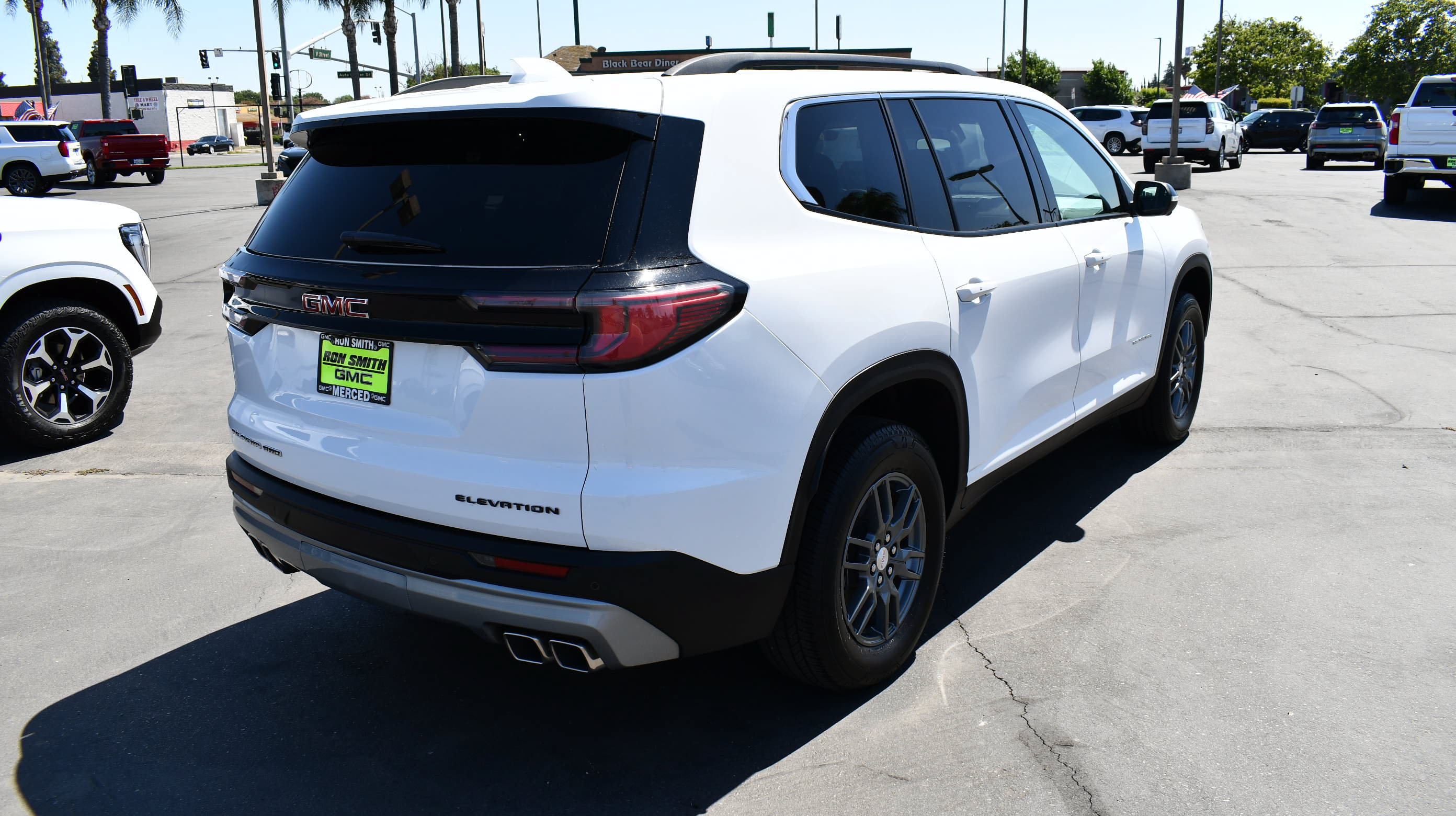 Used 2025 GMC Acadia Elevation AWD/4WD image 6