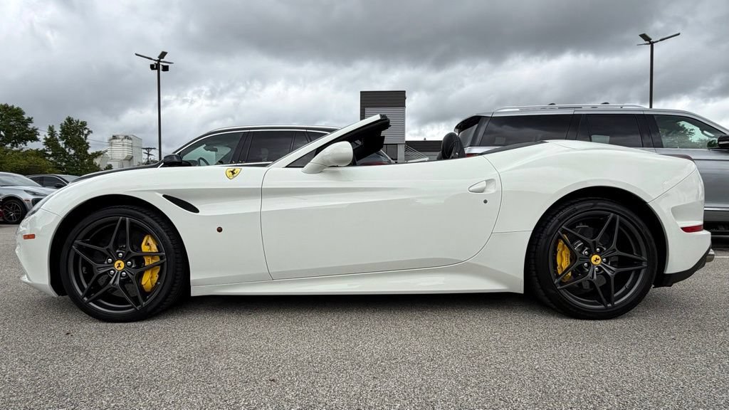 Used 2015 Ferrari California T RWD image 3