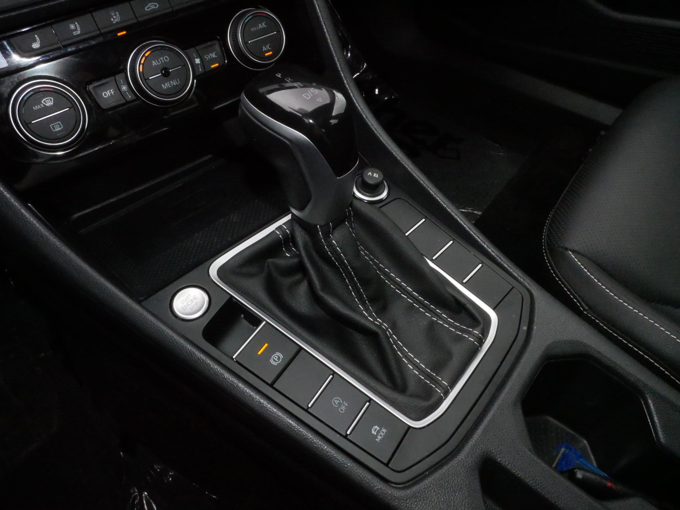 Certified 2024 Volkswagen Jetta SEL image 24