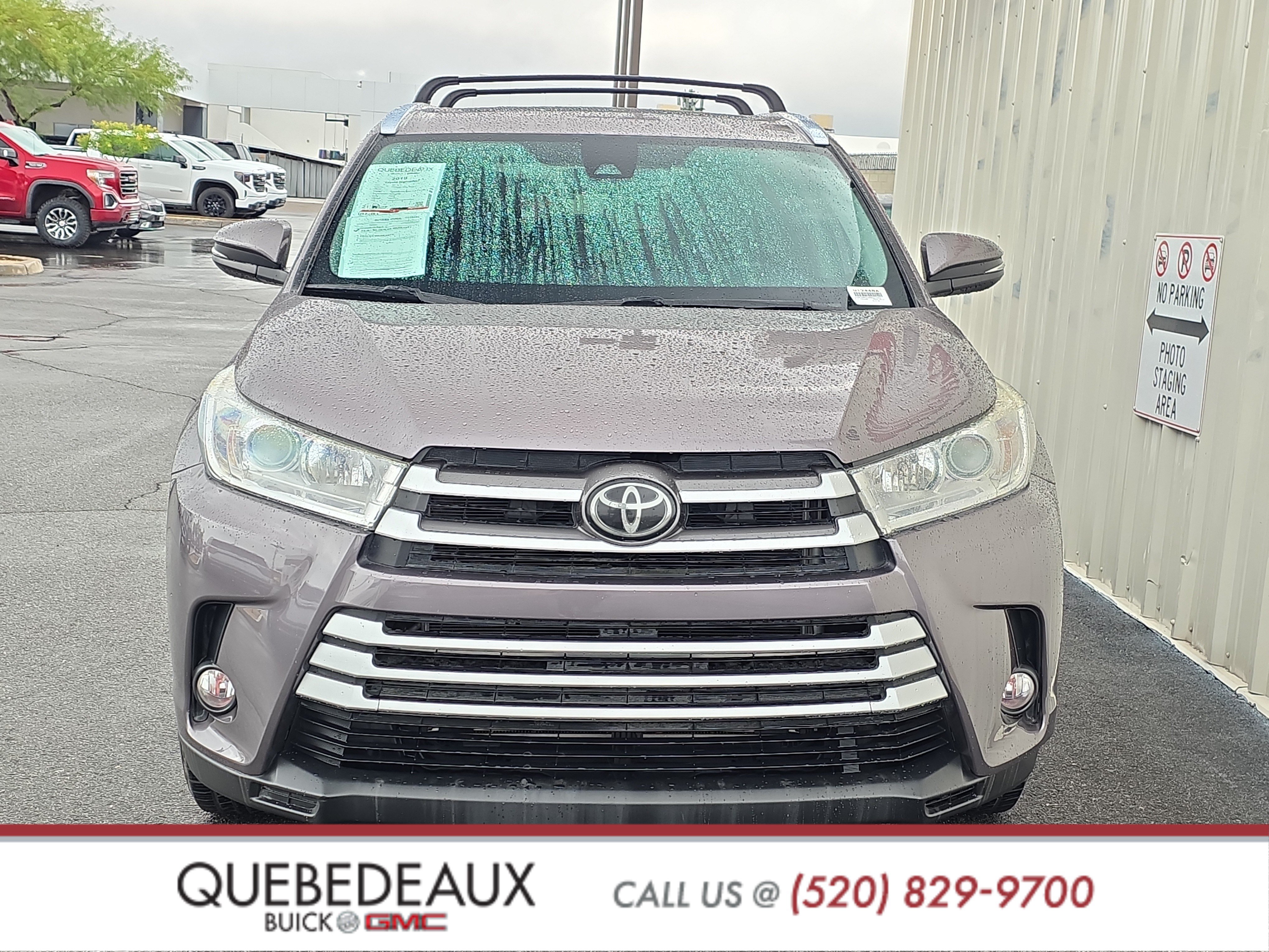 Used 2019 Toyota Highlander XLE FWD image 2