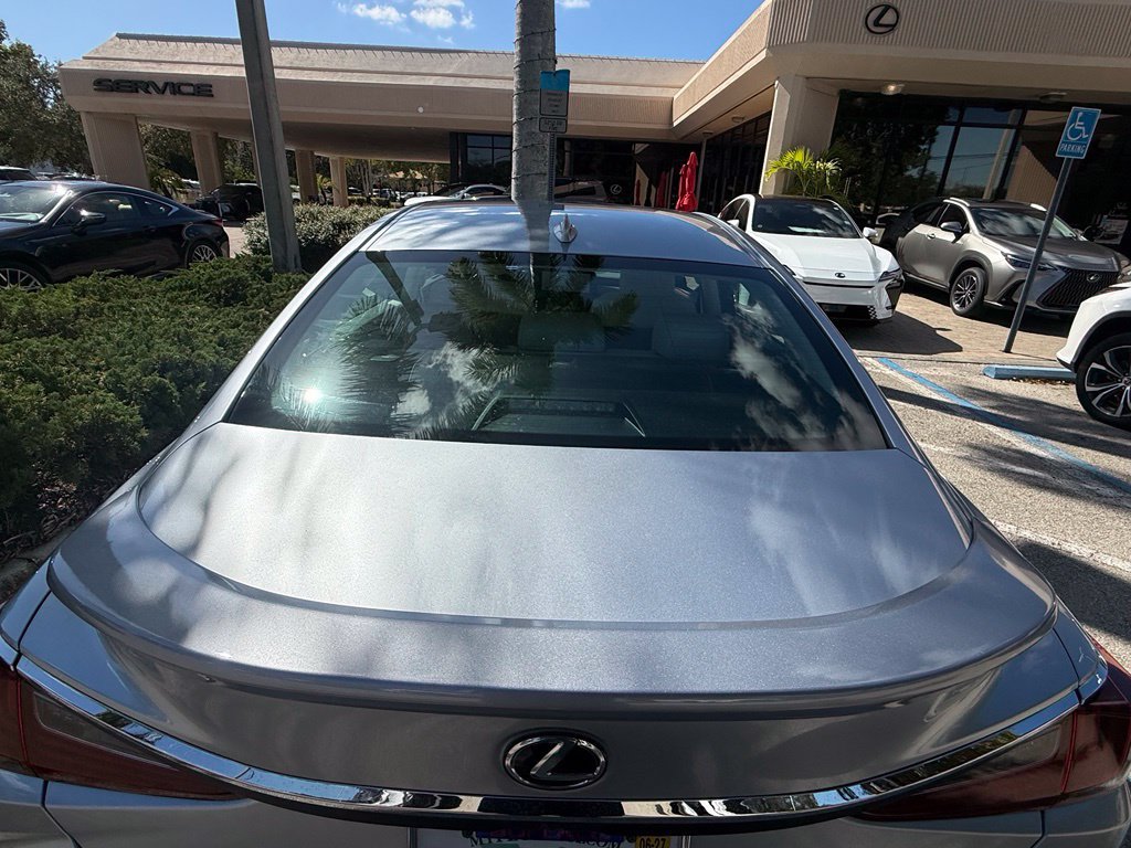 Used 2024 Lexus ES 300h w/ Technology Package FWD image 8