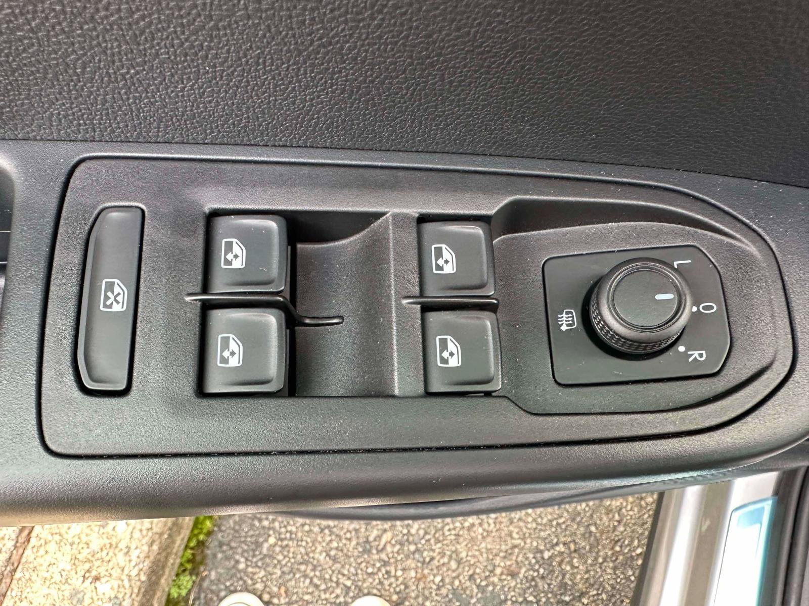 Certified 2023 Volkswagen Taos SE AWD/4WD image 13