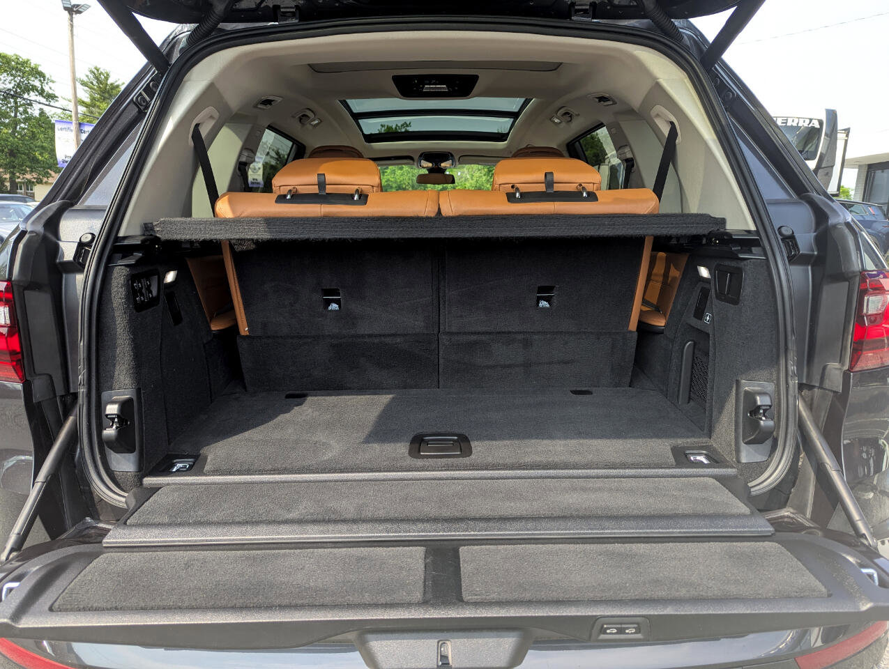 Used 2022 BMW X7 xDrive40i w/ Luxury Seating Package image 57