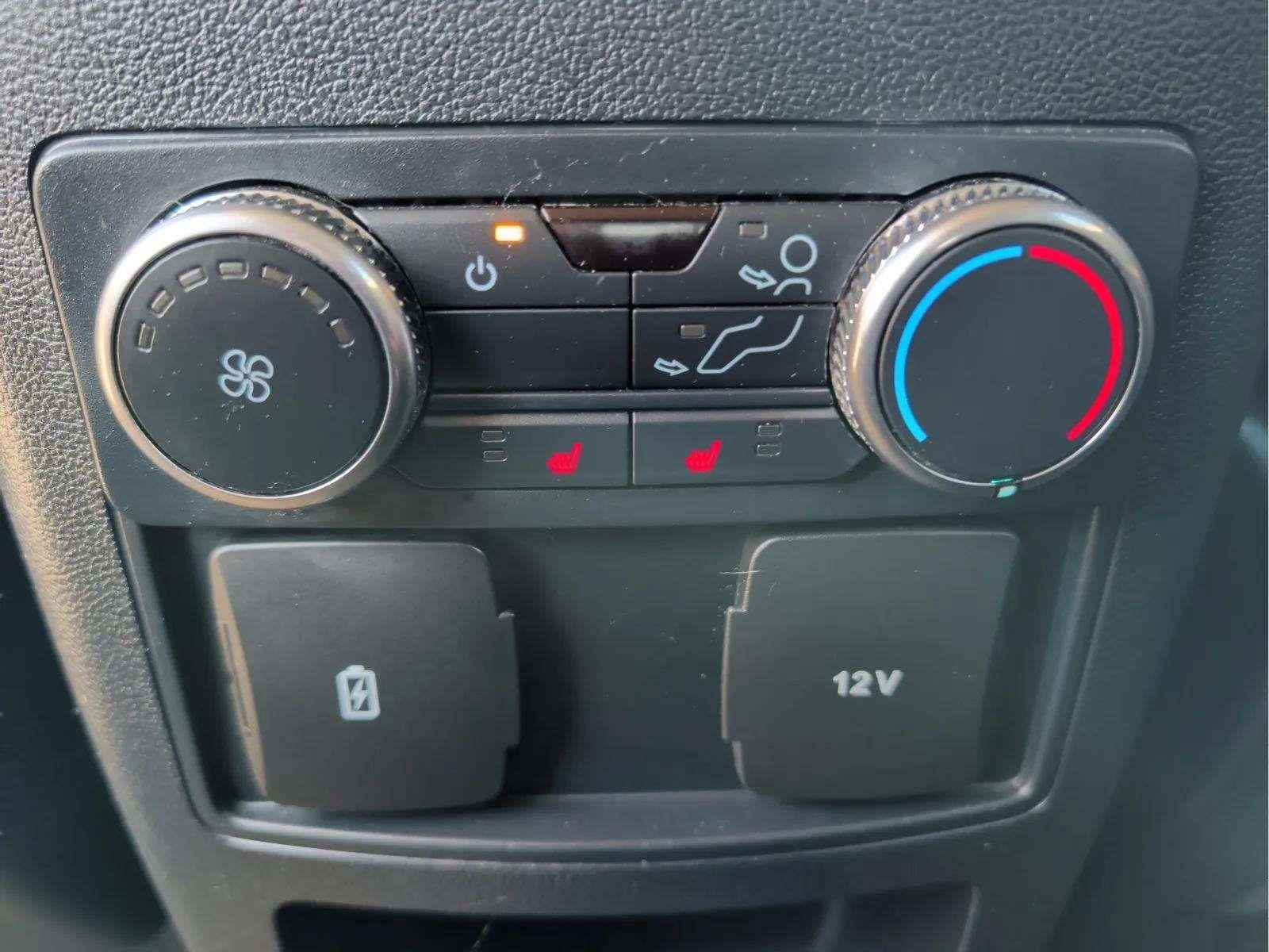 Used 2020 Ford Explorer XLT w/ Comfort Package image 15