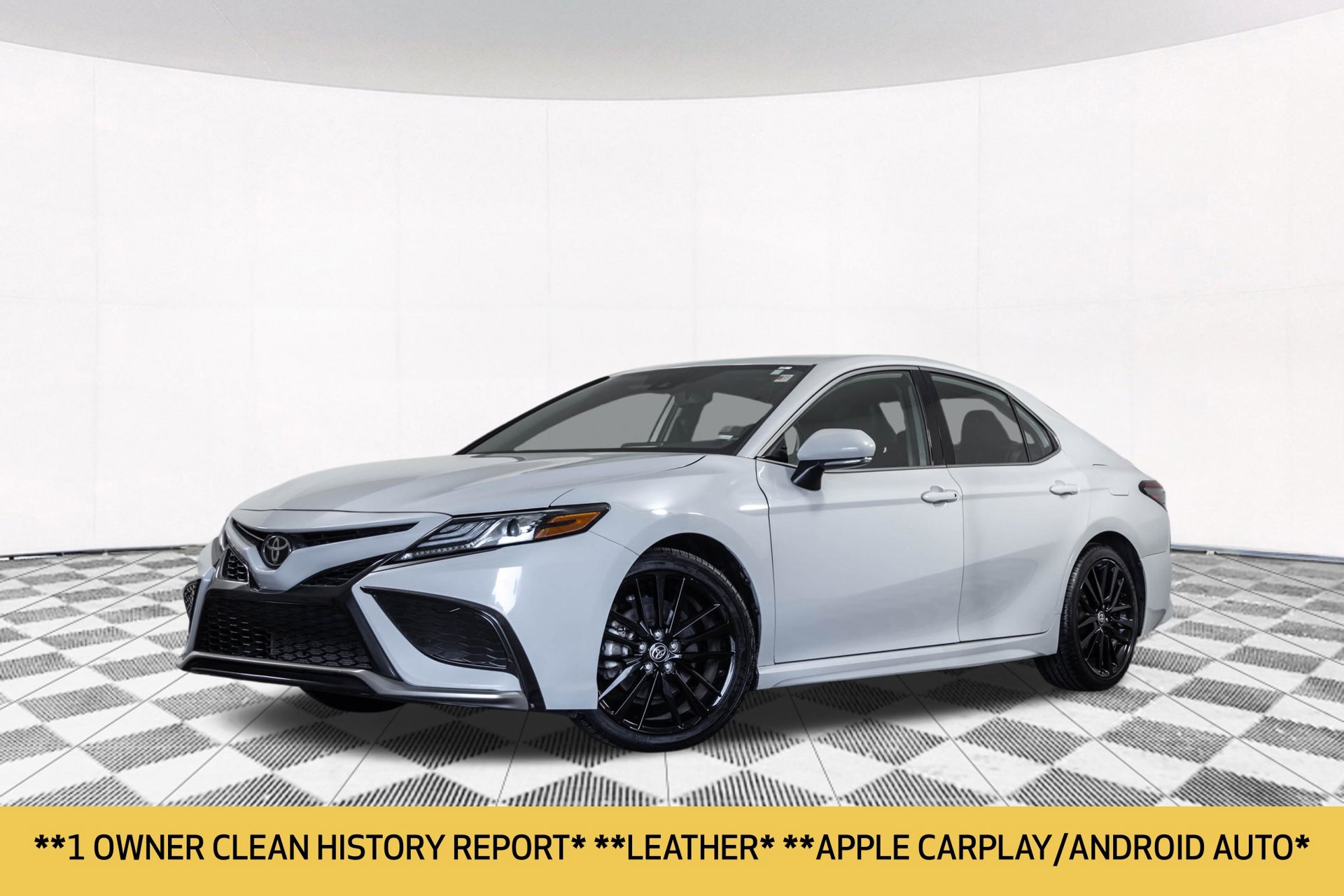 Used 2024 Toyota Camry XSE FWD image 2
