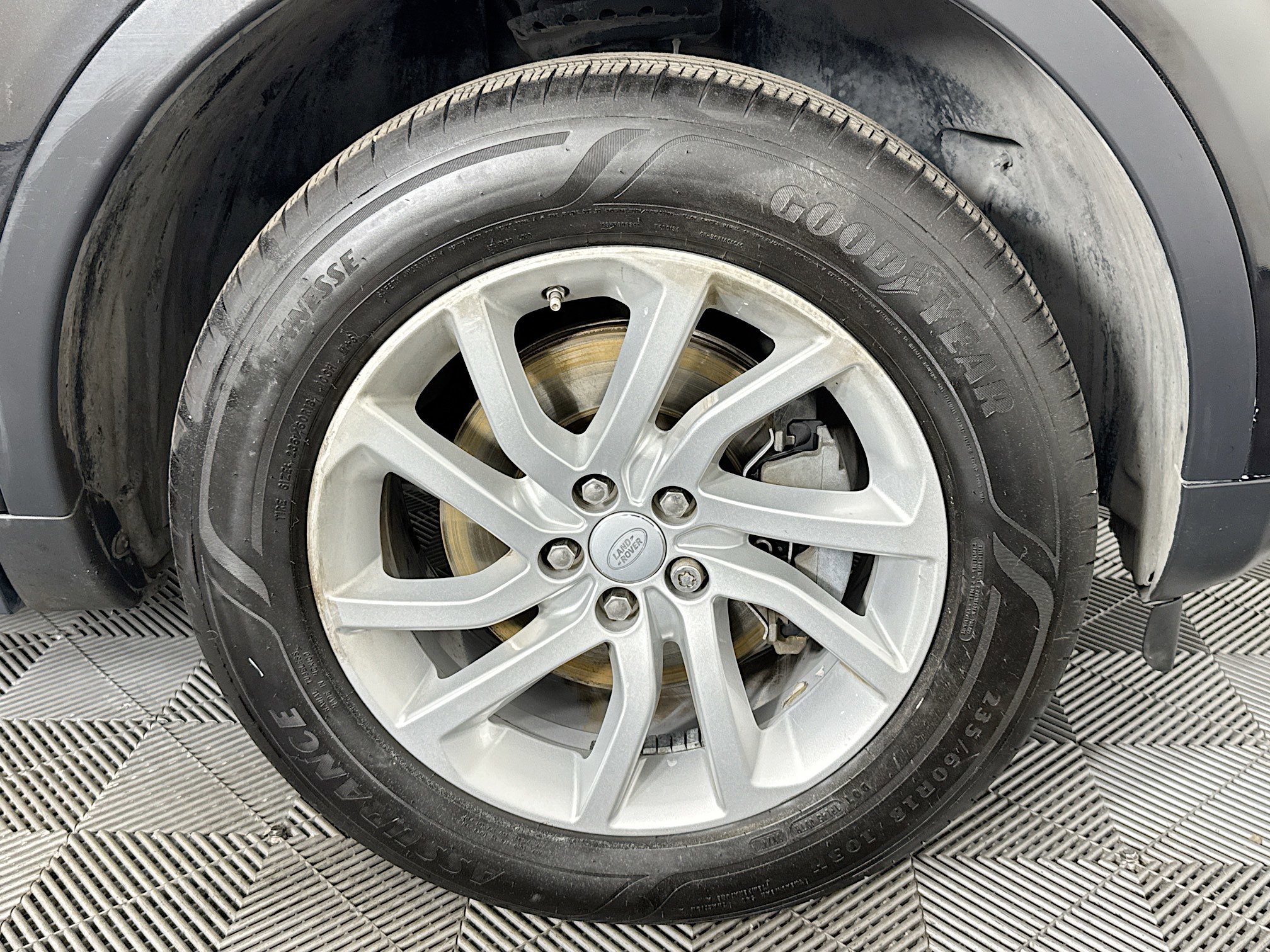 Used 2019 Land Rover Discovery Sport HSE image 31