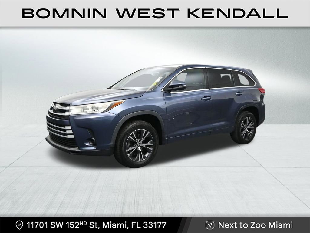 Used 2018 Toyota Highlander LE image 1