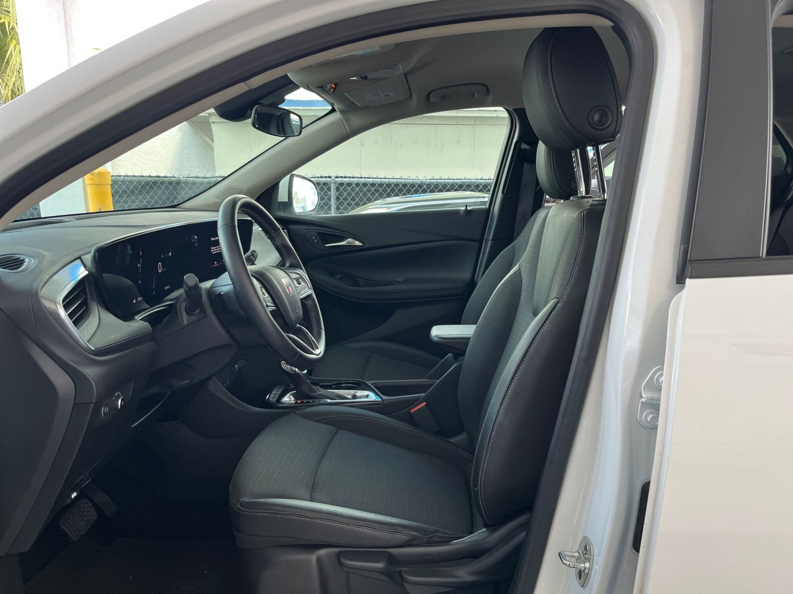 Used 2025 Buick Encore GX Preferred image 27