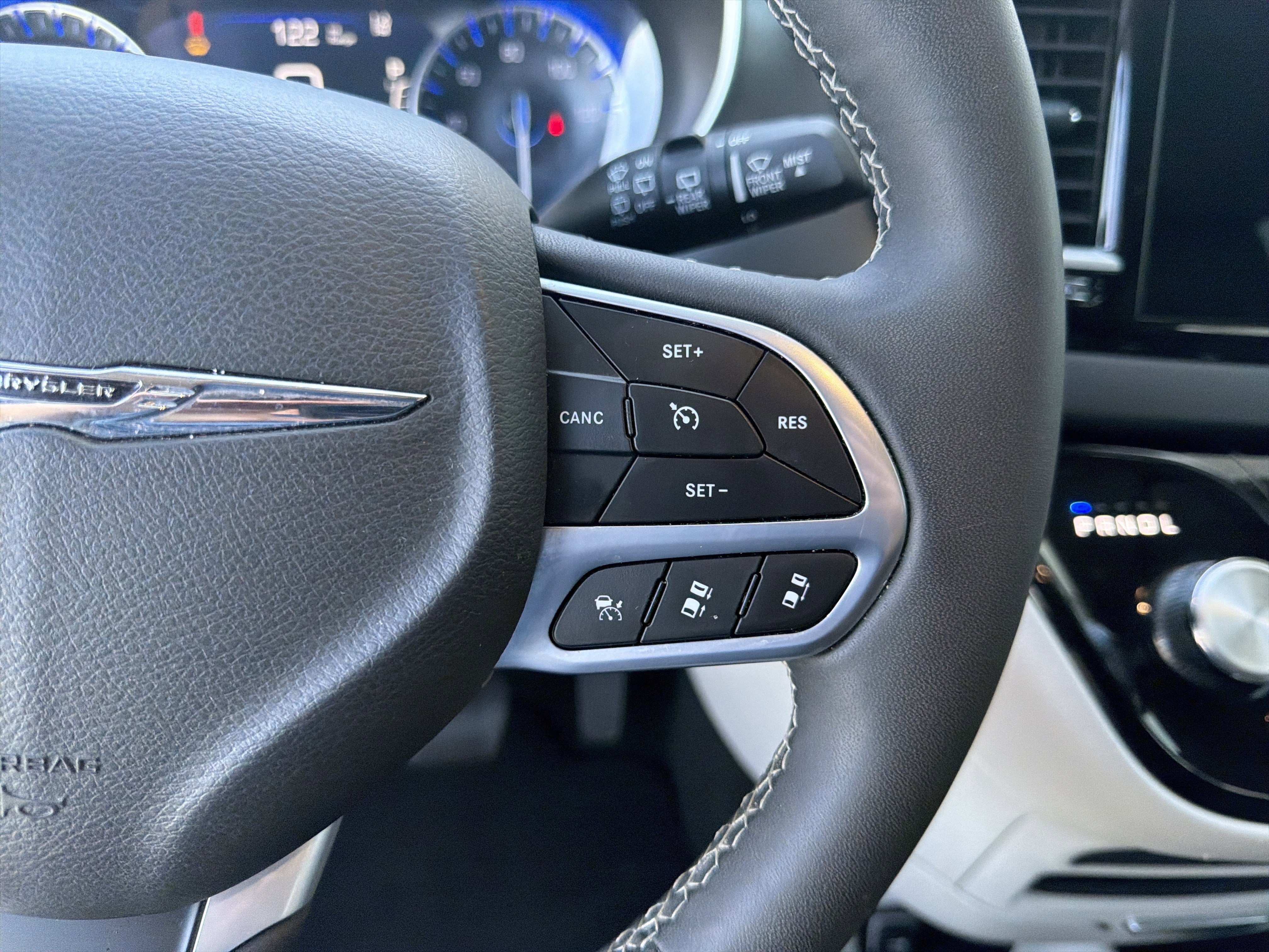 Used 2024 Chrysler Pacifica Touring-L FWD image 35