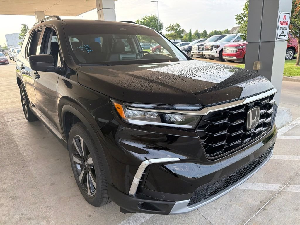 Used 2024 Honda Pilot Touring image 3