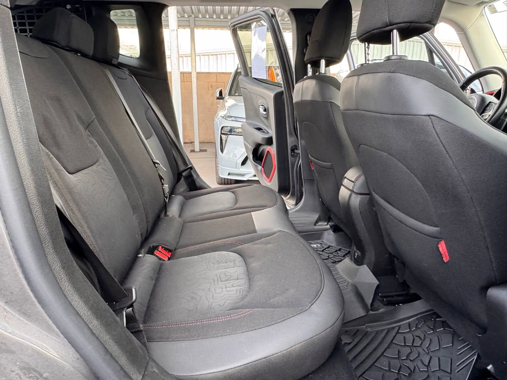 Used 2016 Jeep Renegade Trailhawk image 16