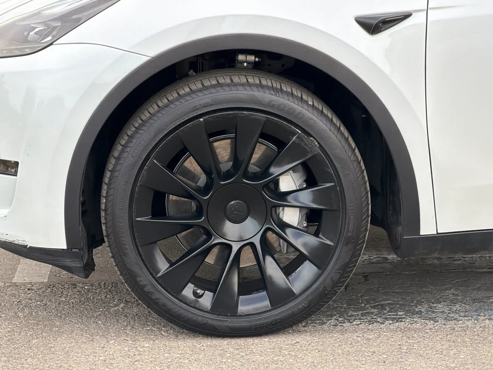 Used 2024 Tesla Model Y 2WD image 23