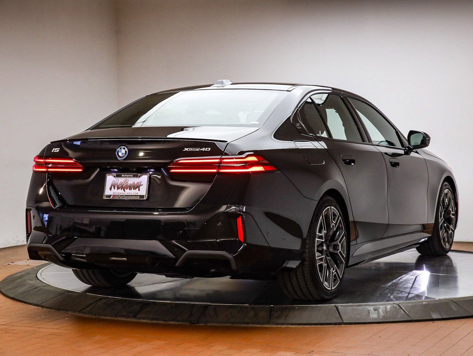 New 2026 BMW i5 eDrive40 w/ M Sport Package AWD/4WD image 7