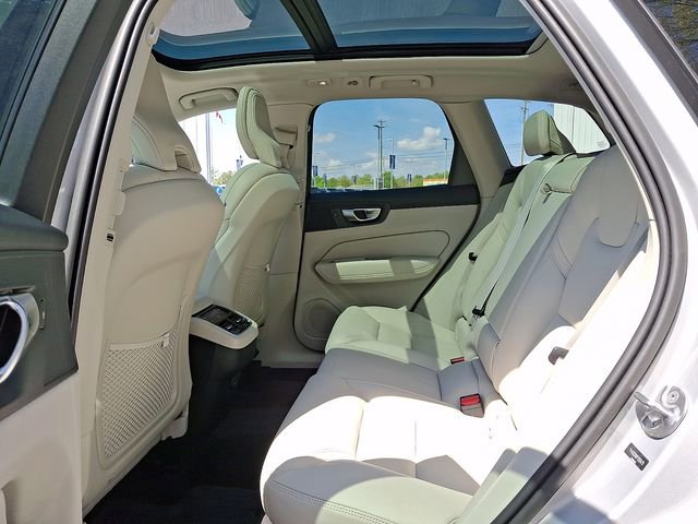 Used 2023 Volvo XC60 B6 Ultimate w/ Climate Package image 10
