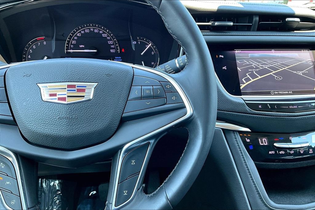 Used 2017 Cadillac XT5 Premium Luxury w/ Driver Assist Package AWD/4WD image 25