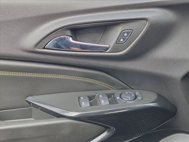 Used 2025 Chevrolet Trax LT FWD image 11