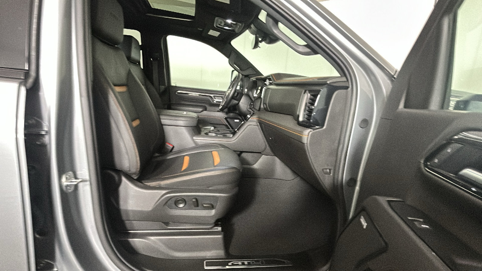 Used 2026 GMC Sierra 2500 AT4 w/ AT4 Premium Plus Package AWD/4WD image 36