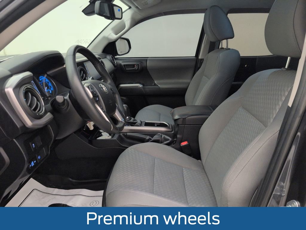 Used 2022 Toyota Tacoma SR5 RWD image 4