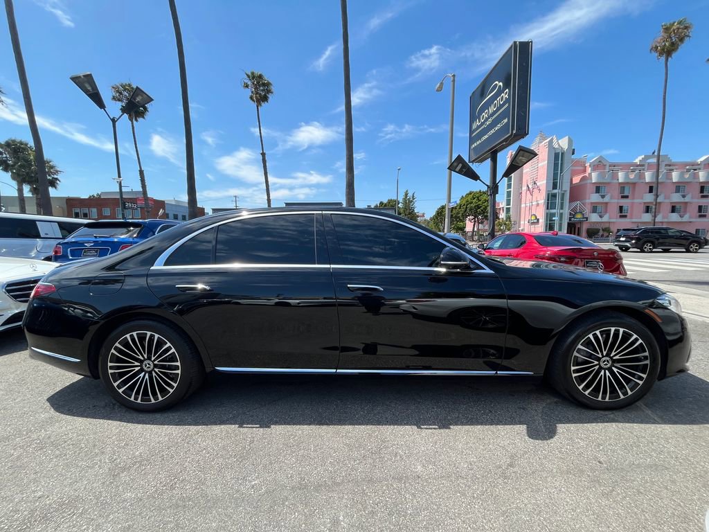 Used 2024 Mercedes-Benz S 580e 4MATIC Sedan image 4