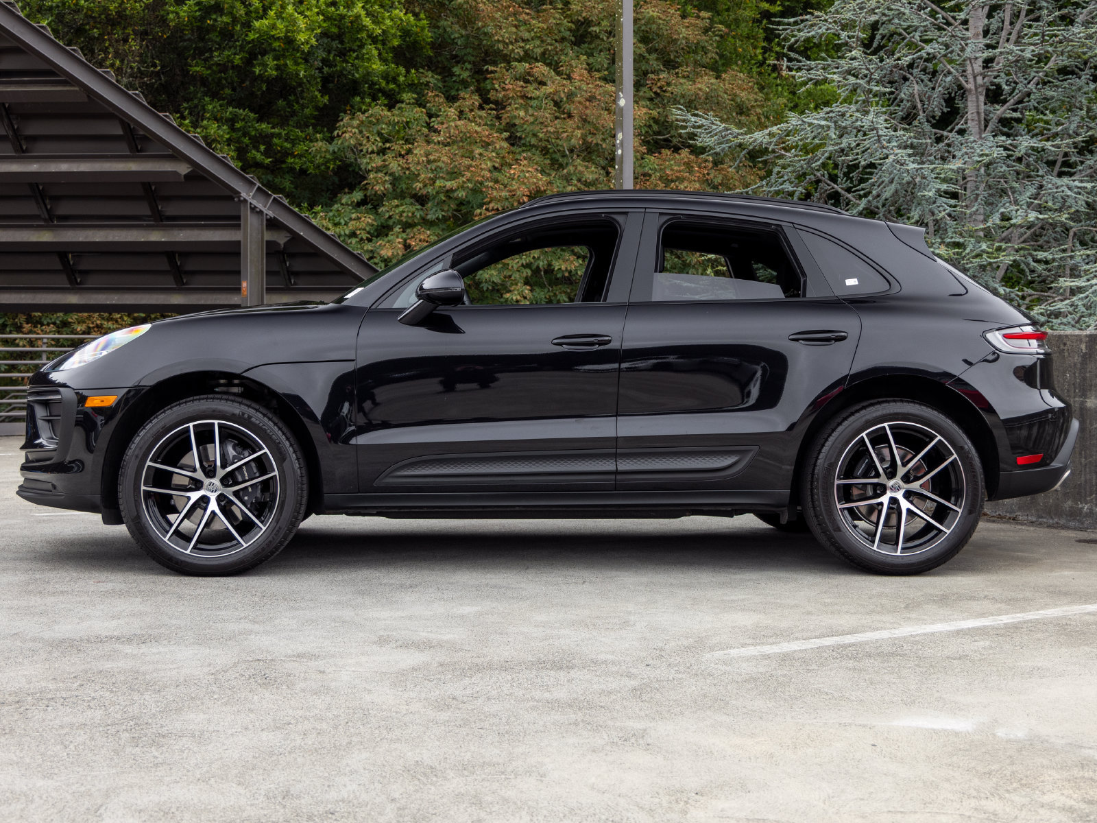 Used 2026 Porsche Macan AWD/4WD image 2