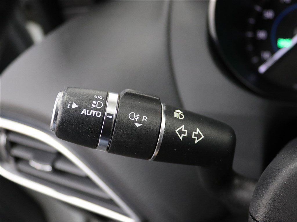 Used 2018 Jaguar F-PACE Premium image 32