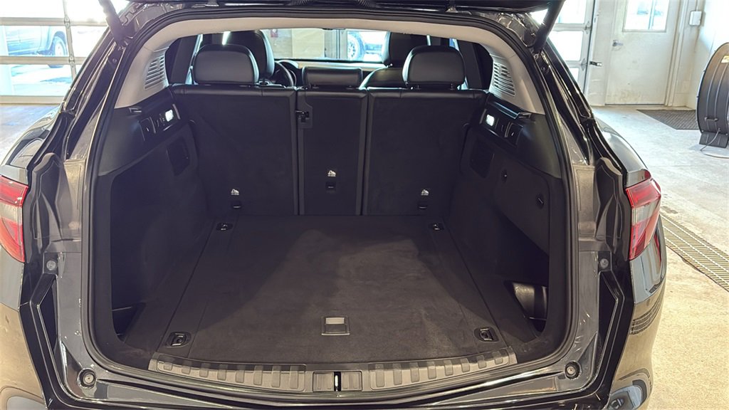 Used 2020 Alfa Romeo Stelvio Ti w/ Nero Edizione image 18