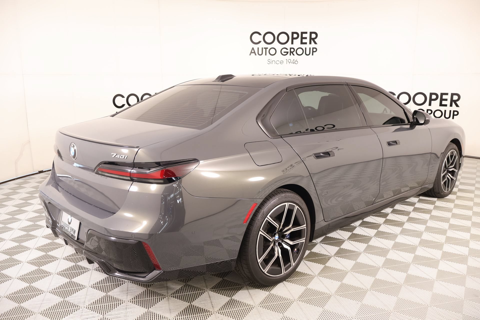 Used 2023 BMW 740i RWD image 23