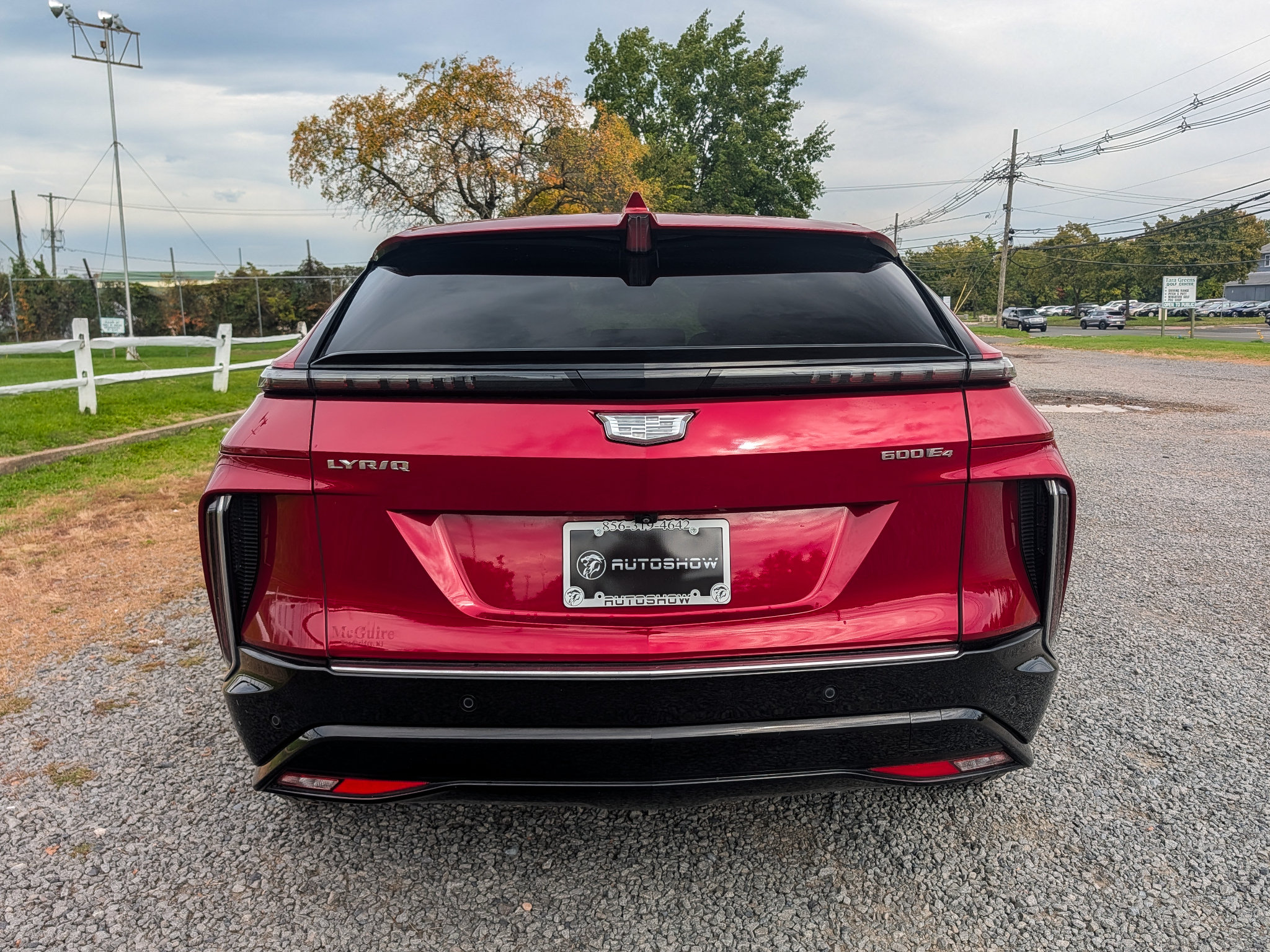 Used 2024 Cadillac Lyriq Luxury AWD/4WD image 6