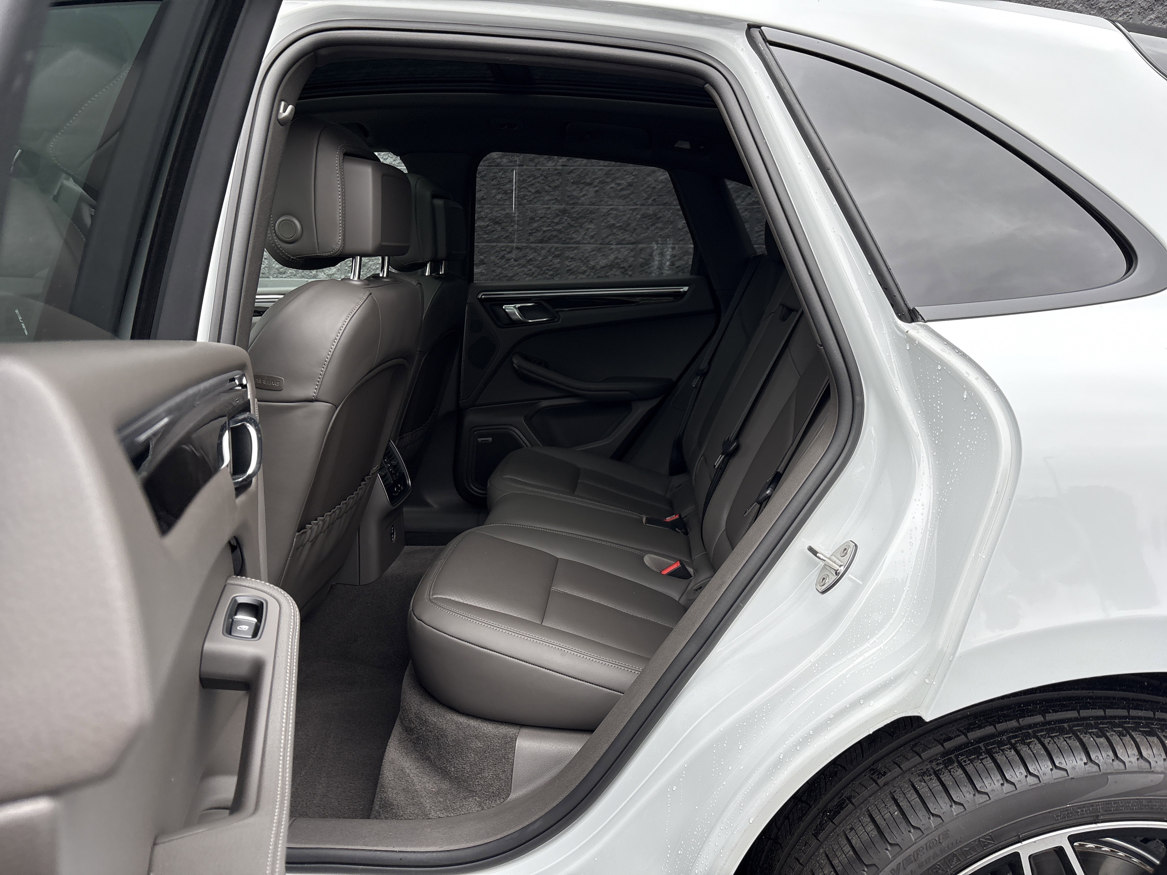 Certified 2025 Porsche Macan image 34