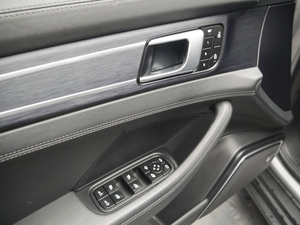 Certified 2022 Porsche Panamera GTS image 18