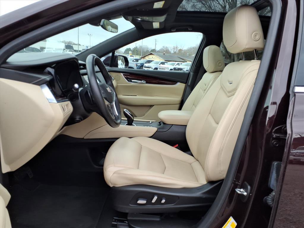 Used 2018 Cadillac XT5 Luxury w/ Driver Awareness Package image 17