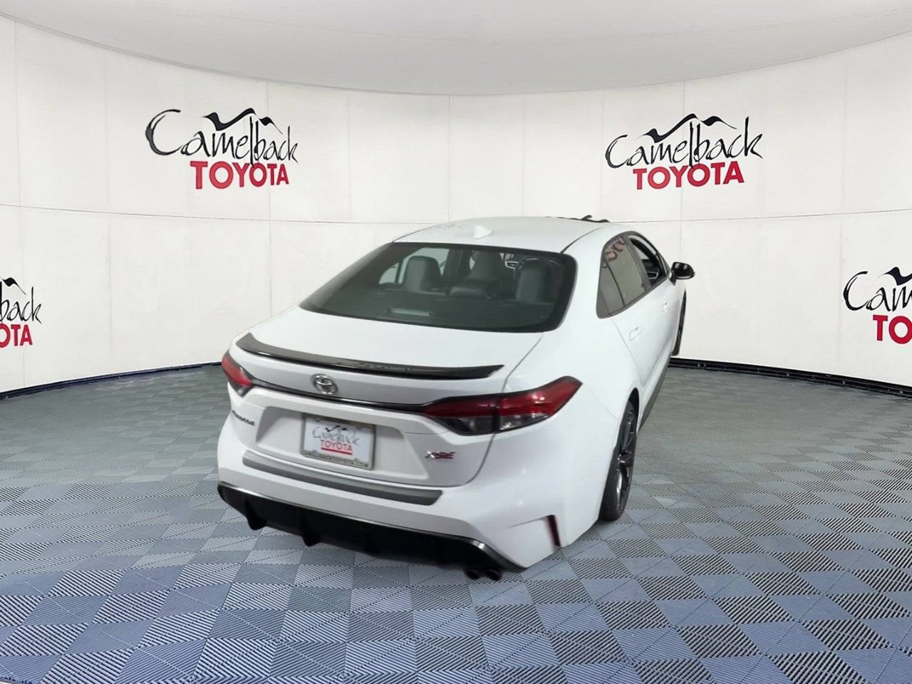 Used 2024 Toyota Corolla XSE FWD image 3