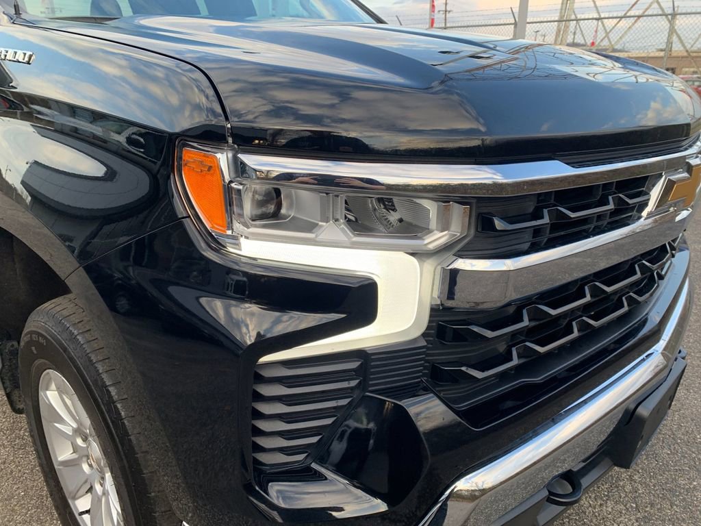 Used 2023 Chevrolet Silverado 1500 LT AWD/4WD image 33