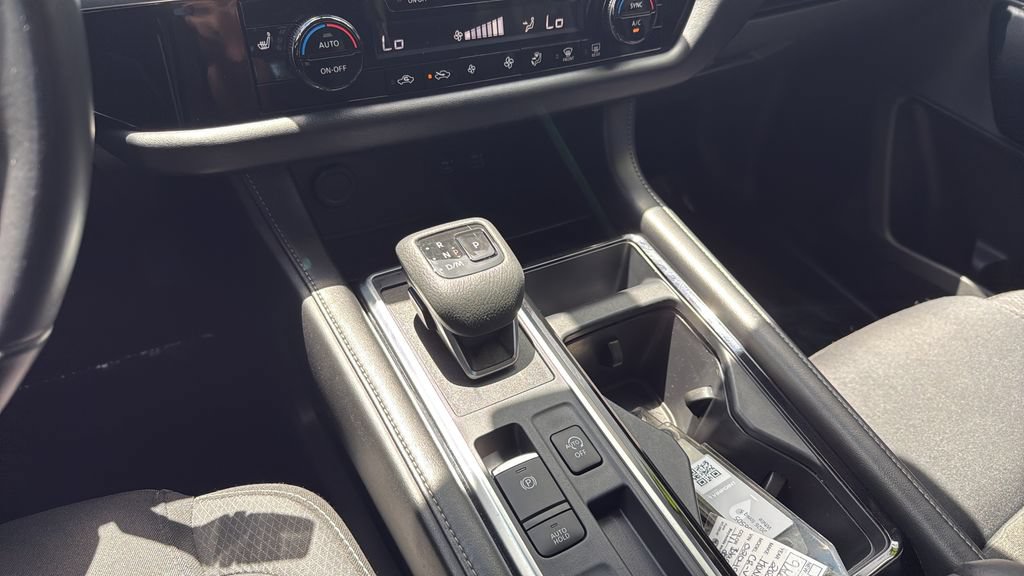 Used 2024 Nissan Pathfinder SV FWD image 17