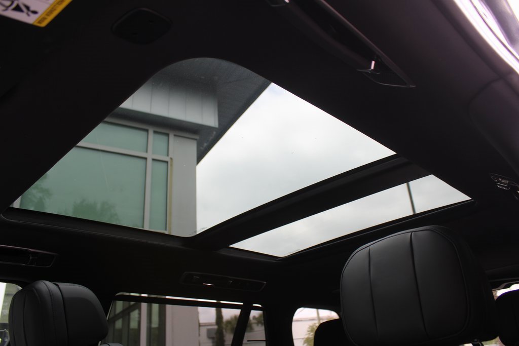 New 2025 Land Rover Range Rover Long Wheelbase SE image 56