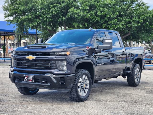 Used 2024 Chevrolet Silverado 2500 Custom w/ Custom Value Package image 3