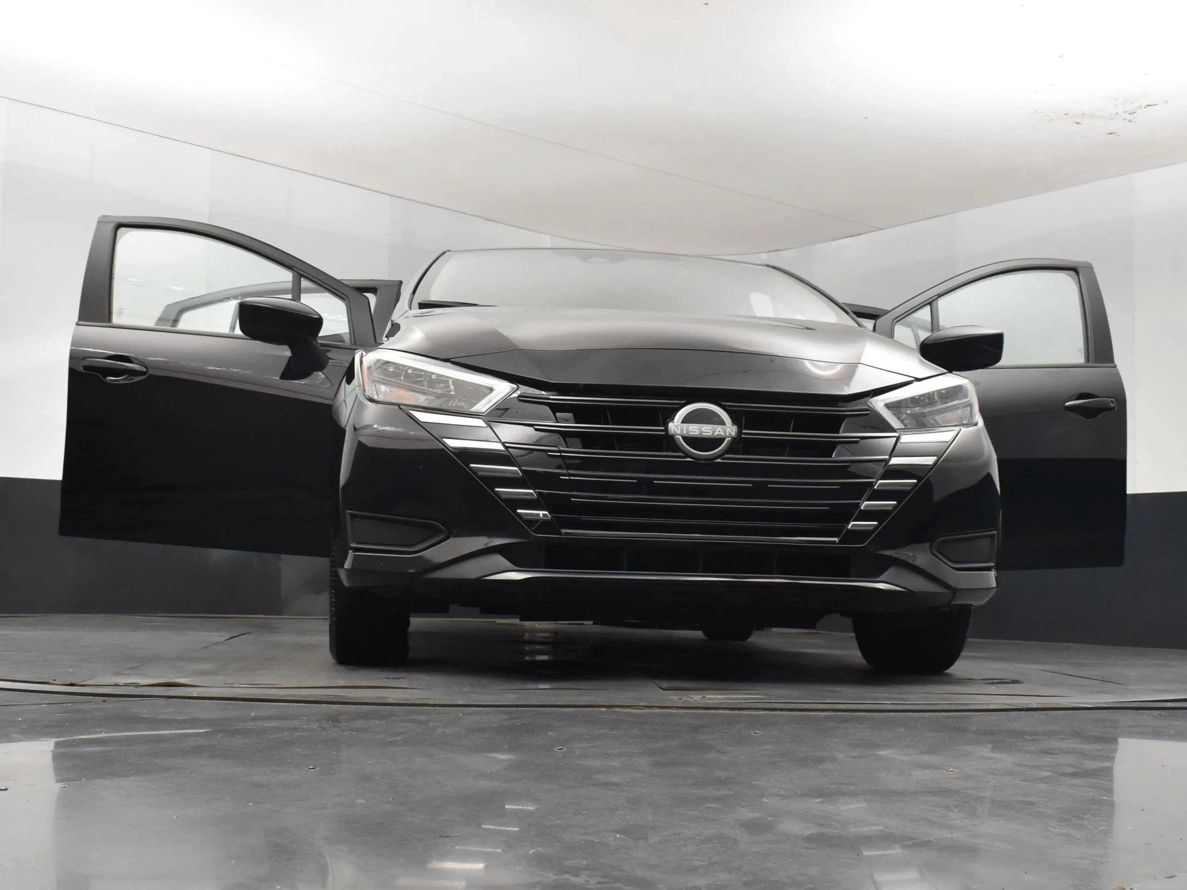 Used 2025 Nissan Versa SV FWD image 8
