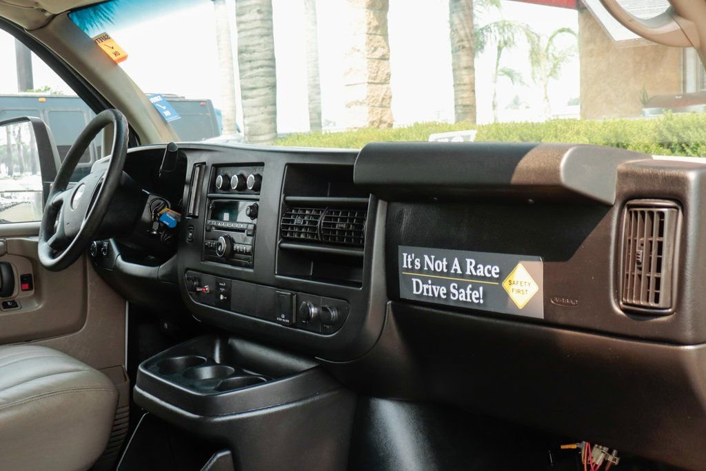 Used 2015 Chevrolet Express 4500 RWD image 39