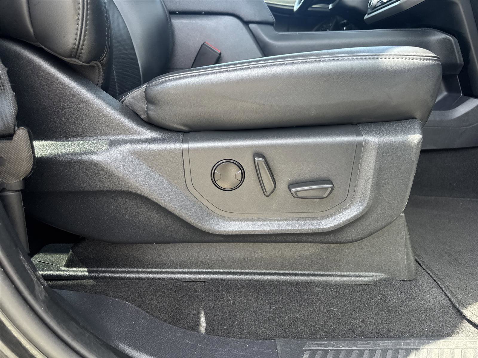 Used 2024 Ford Expedition XLT image 39