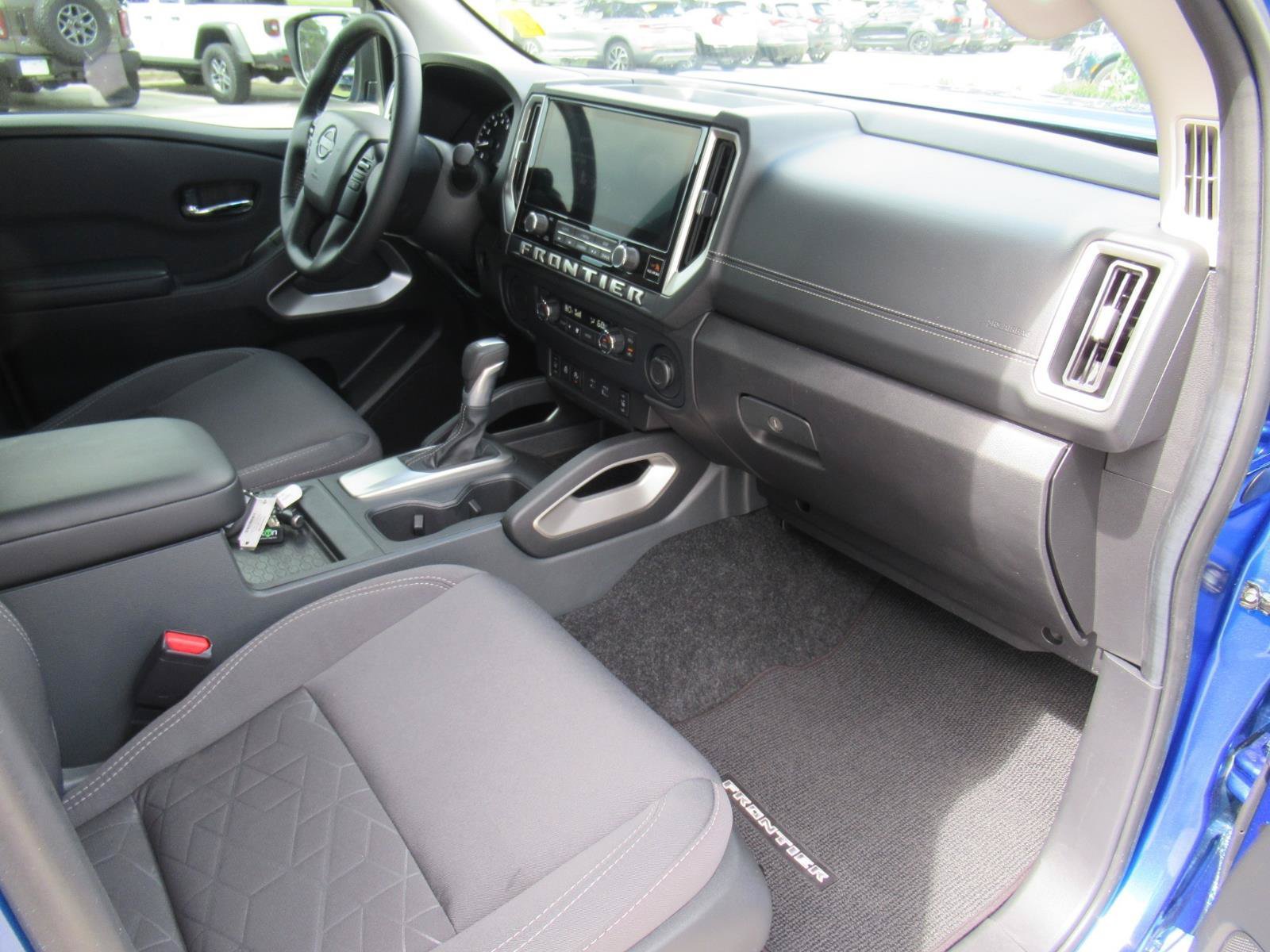 Used 2026 Nissan Frontier SV w/ SV Convenience Package RWD image 11