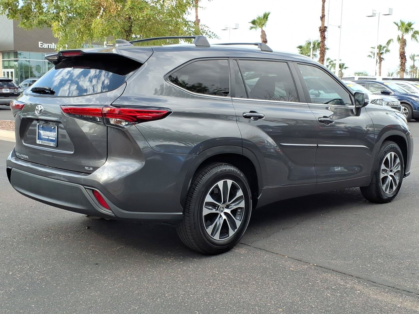 Used 2023 Toyota Highlander XLE FWD image 5