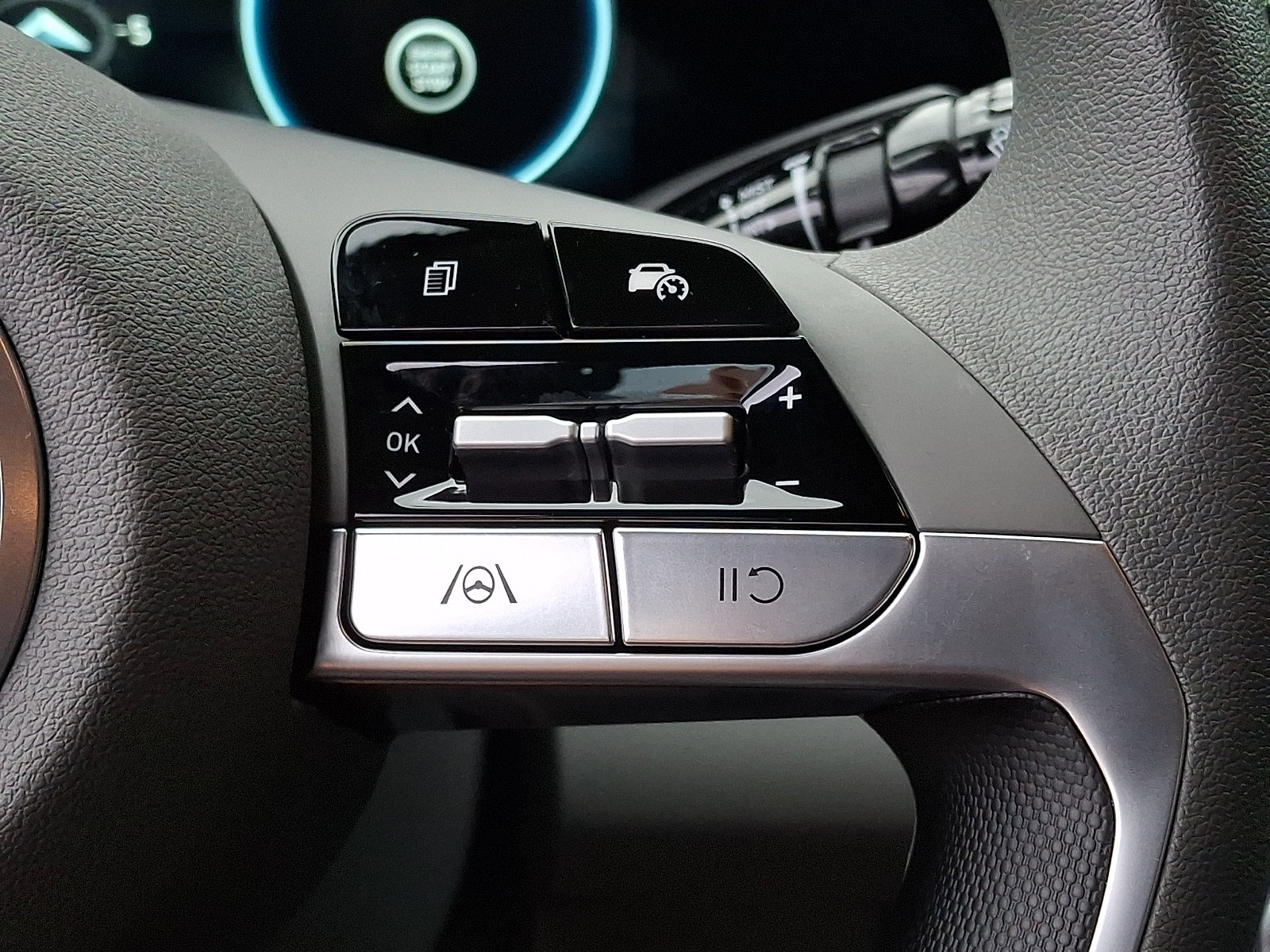 Certified 2024 Hyundai Elantra SEL FWD image 24