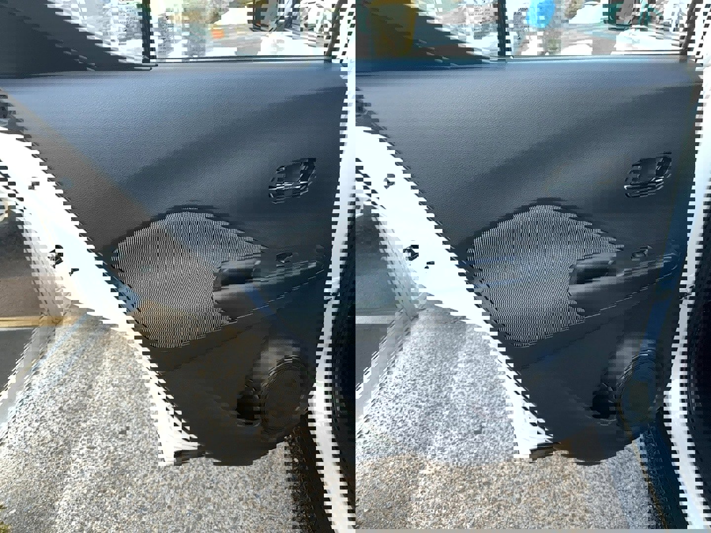 Used 2018 Nissan Kicks SV image 15