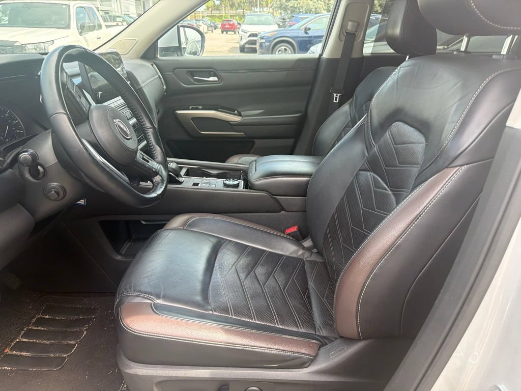 Certified 2022 Nissan Pathfinder Platinum w/ Cargo Package AWD/4WD image 8
