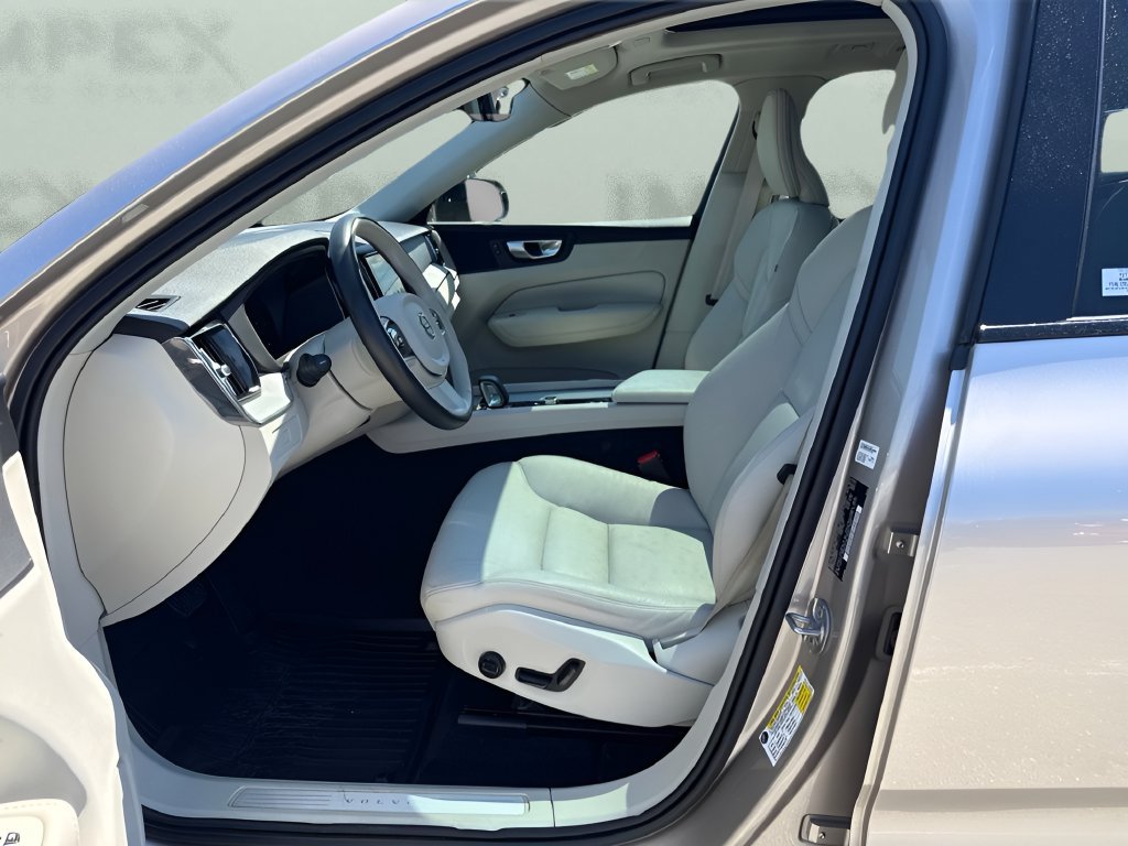 Used 2024 Volvo XC60 B5 Plus w/ Protection Package Premier AWD/4WD image 9