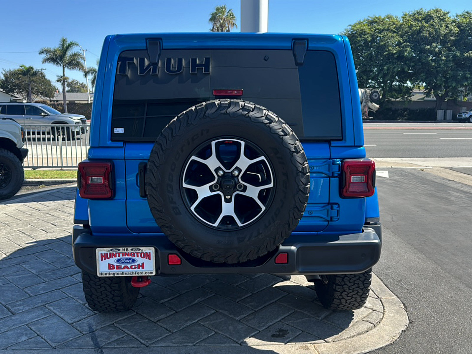 Used 2022 Jeep Wrangler Unlimited Rubicon w/ LED Lighting Group AWD/4WD image 9