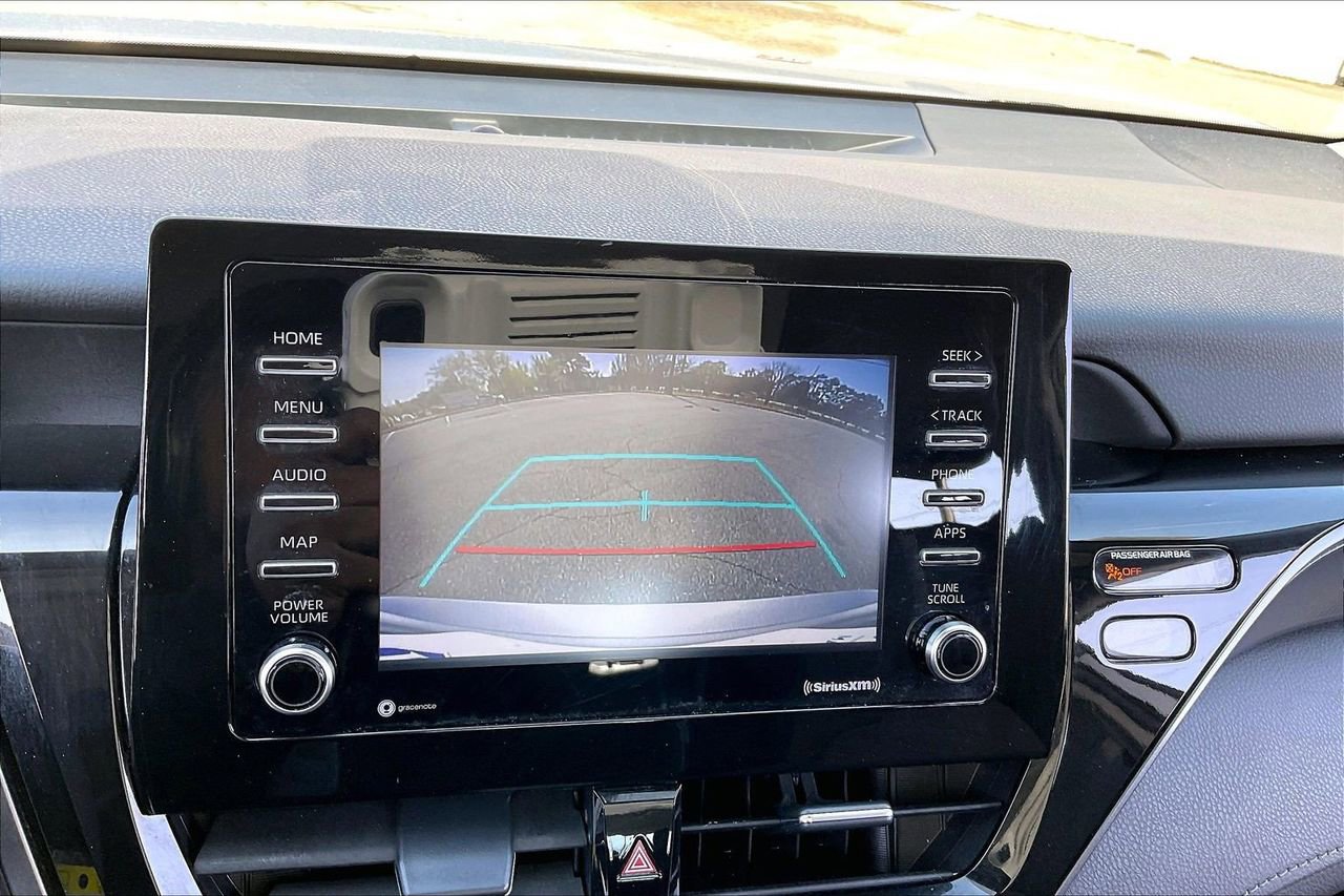 Used 2021 Toyota Camry LE image 14