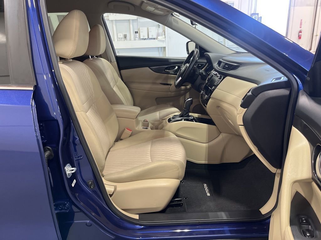 Used 2020 Nissan Rogue SV AWD/4WD image 30